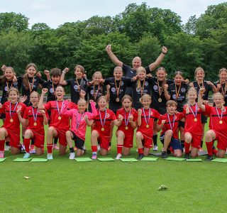 Ehrung der U13 nach Saisonabschluss 2025/2026 durch die Jugendleitung und den Vorsitzenden